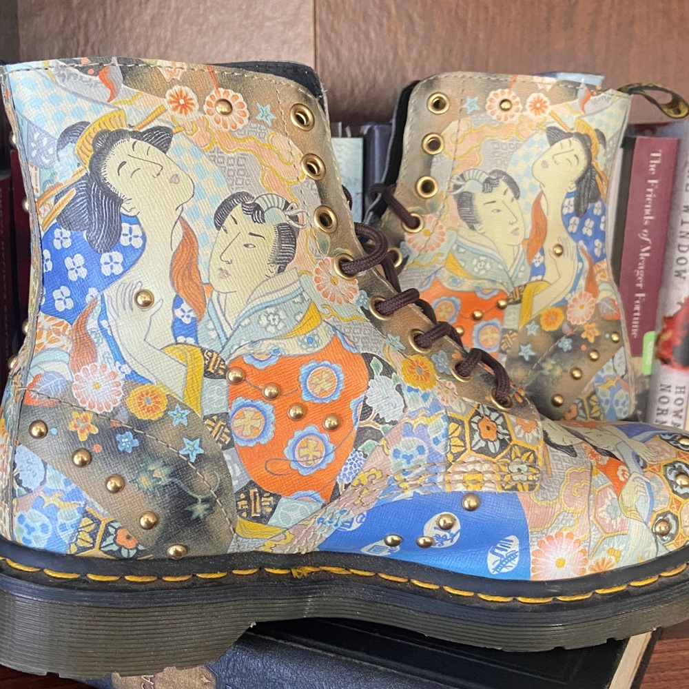 RARE! Dr. Martens 1460 Pascal Eastern Art Backhand Leather Boots Women's Size 9 - Picture 10 of 16